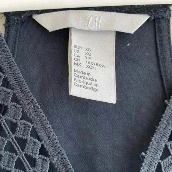H&M V-Neck Racerback Tank with Triangular Cutouts, Women’s Size XS, Navy Blue - Picture 3 of 8